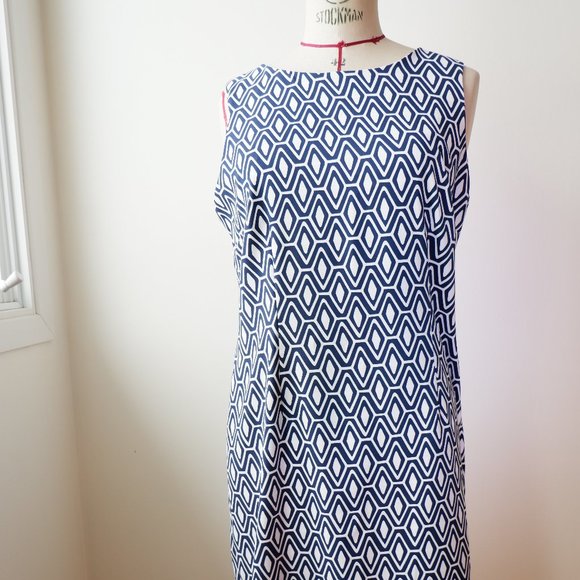 Geometrical Pattern Sheath Dress - Picture 3 of 9